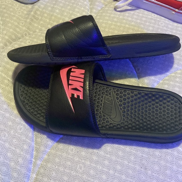nike slides - Picture 2 of 4